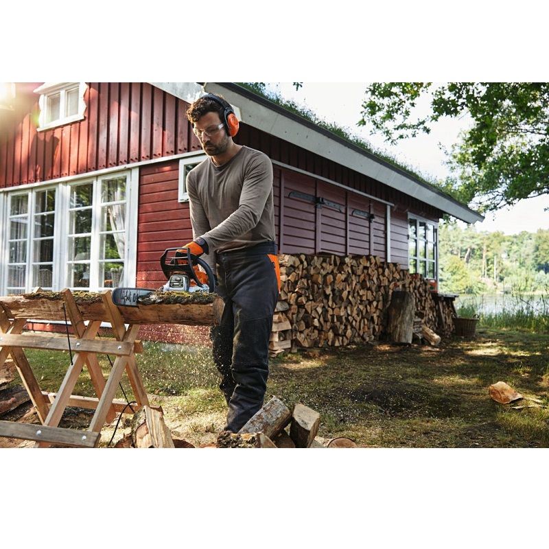 Моторен трион STIHL MS 212, 38.6 см&sup3;, 35 см, 2.4 к.с. + масло и верига